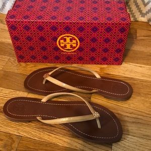 Tory Burch - Terra Thong in Sun Beige size 11